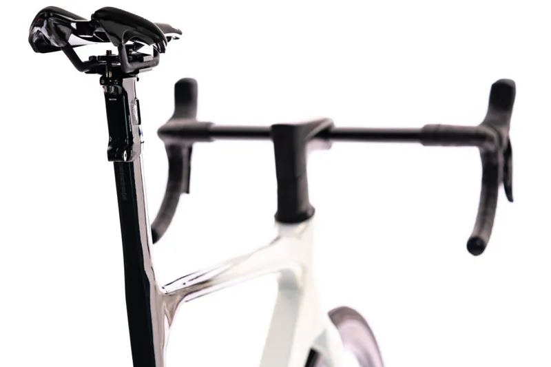 2020 Giant Propel Advanced SL 1 Disc Road Bike in White-4