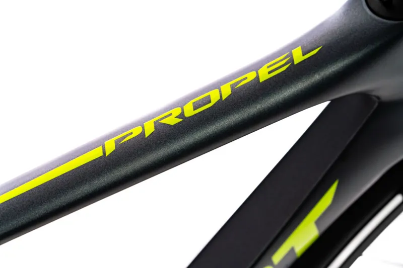 2020 Giant Propel Advanced 2 Carbon Road Bike in Grey-2