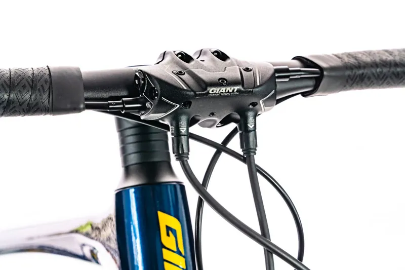 2020 Giant Revolt Advanced 3 Carbon Gravel Bike in Blue-2