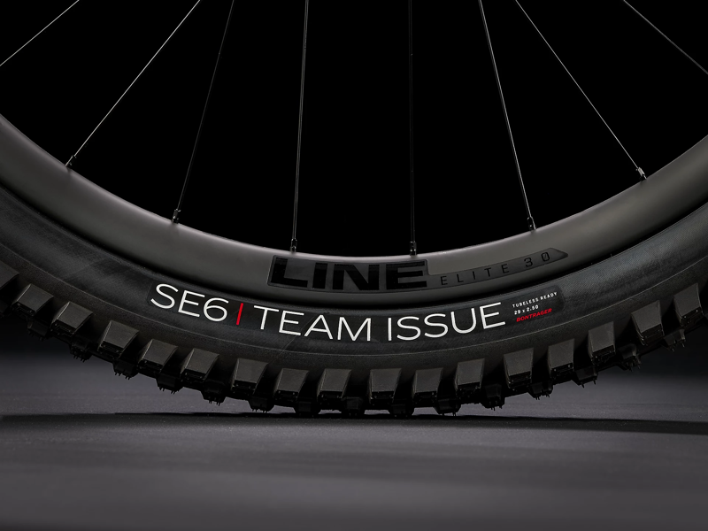 2022 Trek Slash 9.8 XT Carbon Mountain Bike in Coral to Yellow-7