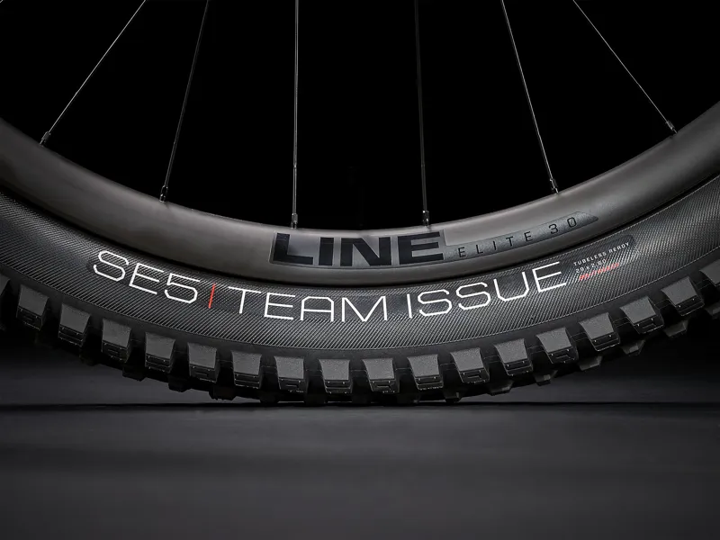 2022 Trek Slash 9.9 XX1 AXS Carbon Mountain Bike in Yellow-6