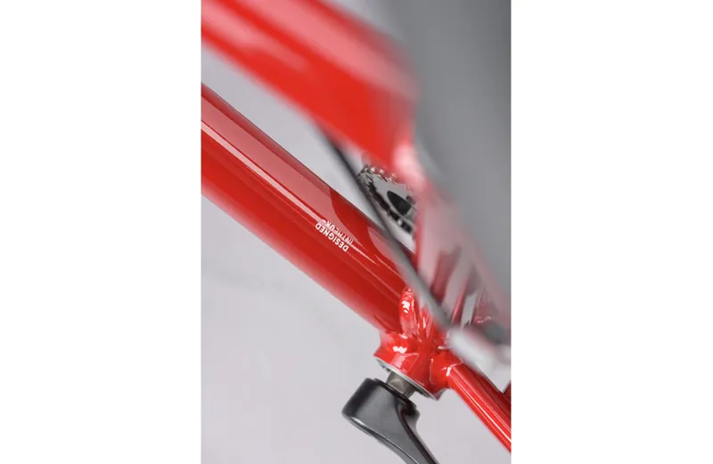 2021 Ridgeback Comet Hybrid Bike in Red-9