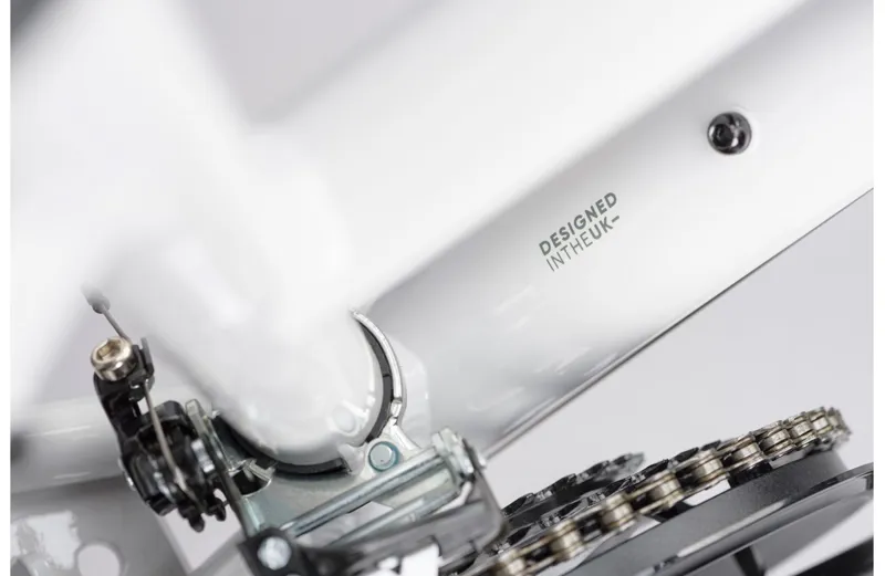 2021 Ridgeback Motion Open Frame Hybrid Bike in White-8